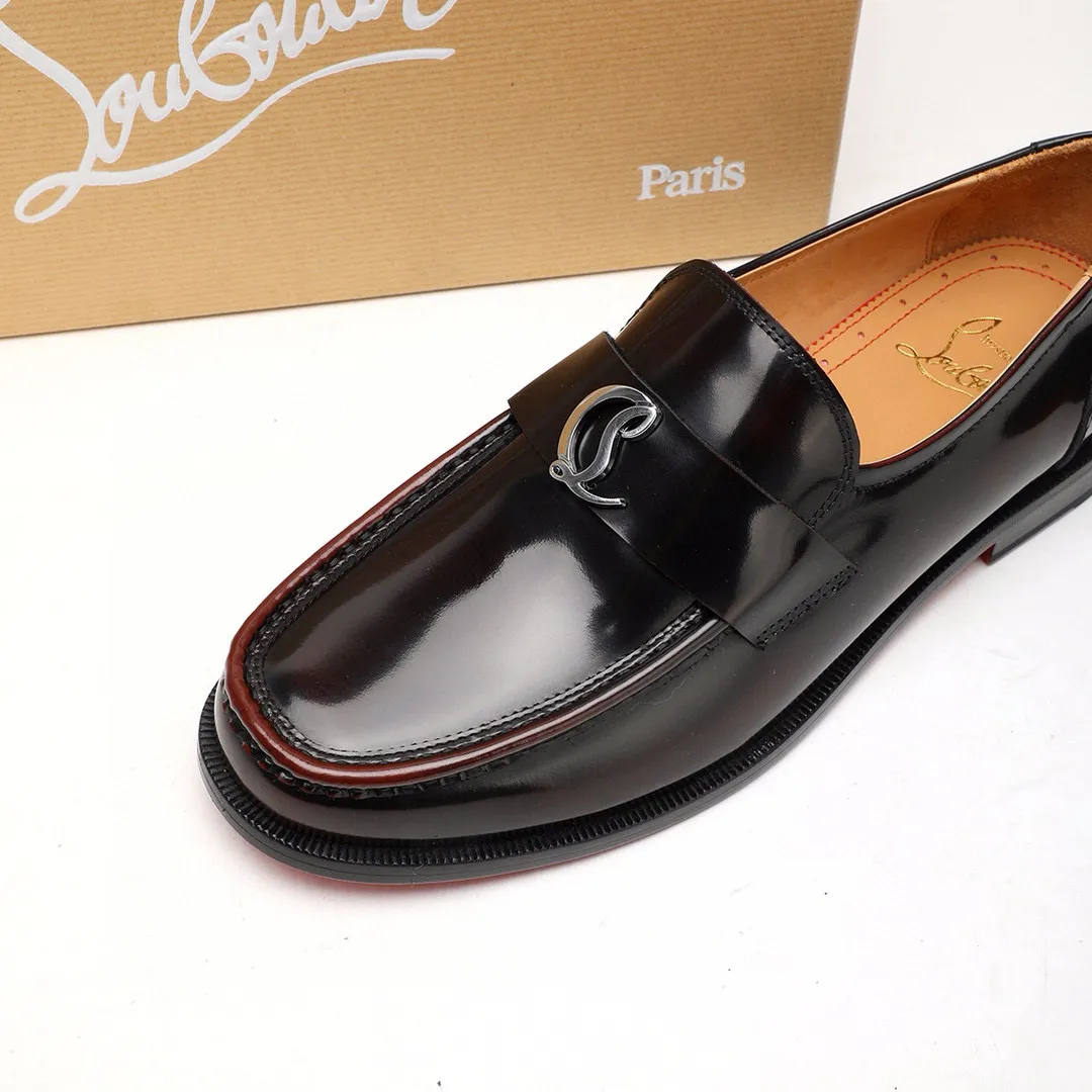 Batch 1,080 yuan 💰••New real shots••CL～High-end men’s 👔casual•loafers with red soles! ••🆑Genuine and top-quality goods from original orders ••✅💯 Purchase goods from top-quality original orders! Original imported patterned cowhide ➕Imported cowhide lining ➕Cowhide feet ➕Original leather outsole~🉑️Feel free to compare the authentic ones! Size: 38-44 (45.46.47 can be customized)